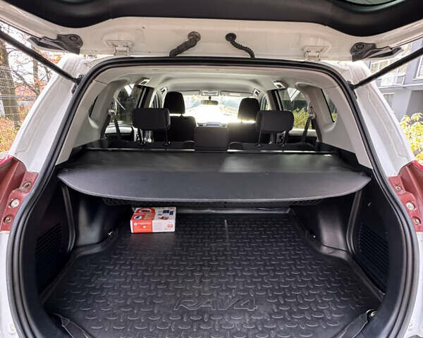 Белый Тойота РАВ 4, объемом двигателя 1.99 л и пробегом 181 тыс. км за 15700 $, фото 14 на Automoto.ua