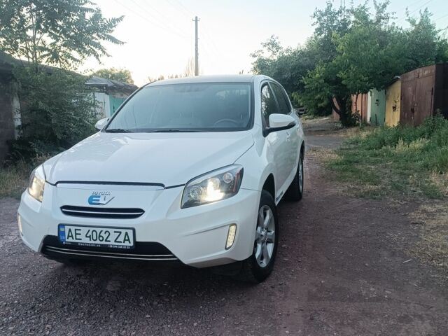 Білий Тойота РАВ 4, об'ємом двигуна 0 л та пробігом 180 тис. км за 11800 $, фото 1 на Automoto.ua
