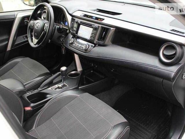 Белый Тойота РАВ 4, объемом двигателя 2.2 л и пробегом 141 тыс. км за 17000 $, фото 20 на Automoto.ua