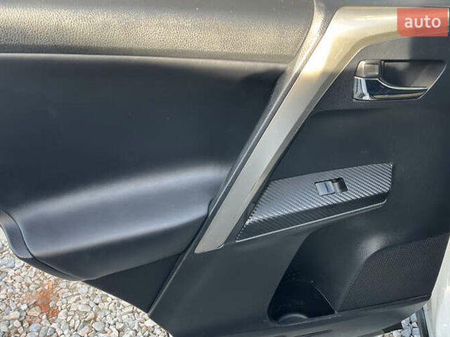 Белый Тойота РАВ 4, объемом двигателя 2.23 л и пробегом 160 тыс. км за 17700 $, фото 25 на Automoto.ua