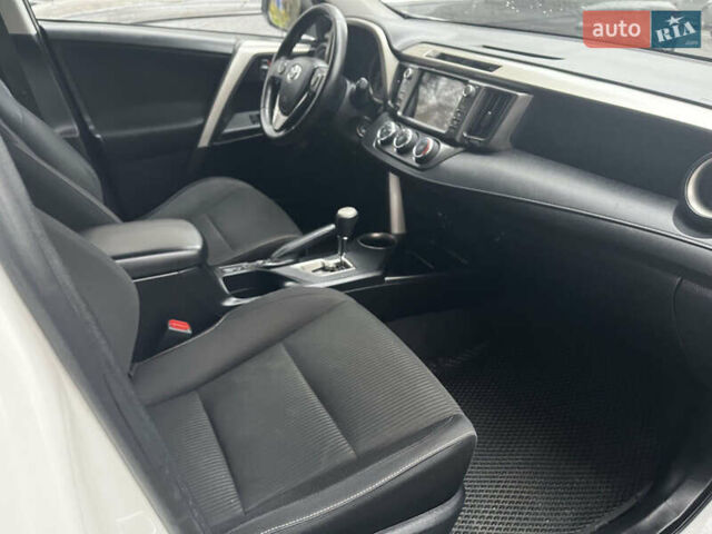 Белый Тойота РАВ 4, объемом двигателя 2.2 л и пробегом 151 тыс. км за 15800 $, фото 7 на Automoto.ua