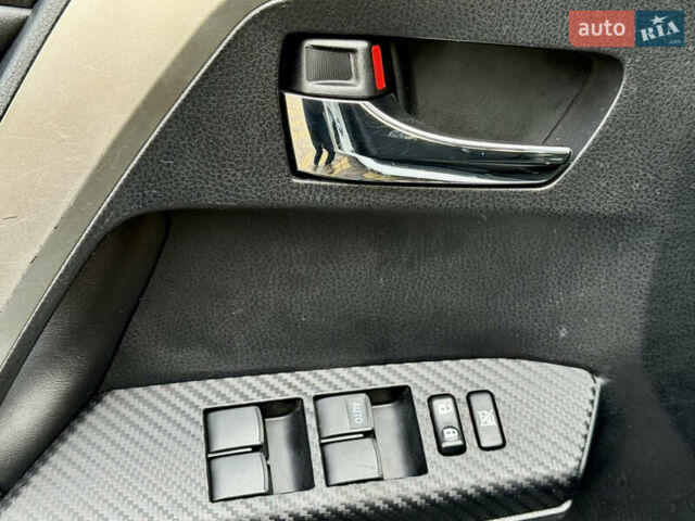 Белый Тойота РАВ 4, объемом двигателя 2 л и пробегом 216 тыс. км за 14999 $, фото 14 на Automoto.ua