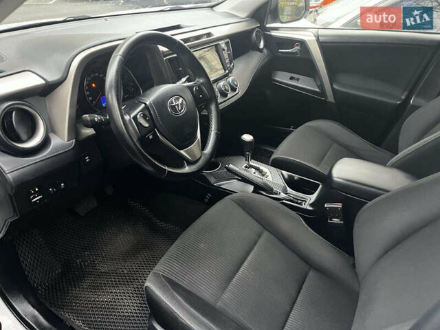 Белый Тойота РАВ 4, объемом двигателя 2.2 л и пробегом 151 тыс. км за 15800 $, фото 6 на Automoto.ua