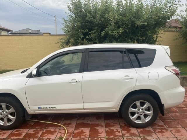 Белый Тойота РАВ 4, объемом двигателя 0 л и пробегом 179 тыс. км за 10950 $, фото 2 на Automoto.ua