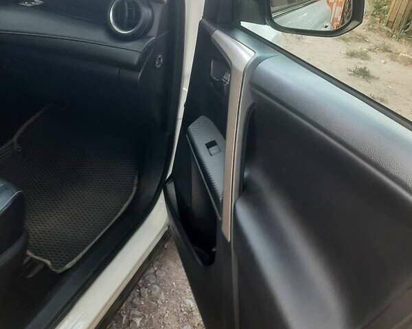 Білий Тойота РАВ 4, об'ємом двигуна 2.2 л та пробігом 235 тис. км за 17500 $, фото 7 на Automoto.ua