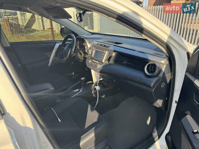 Білий Тойота РАВ 4, об'ємом двигуна 2.2 л та пробігом 215 тис. км за 15800 $, фото 8 на Automoto.ua