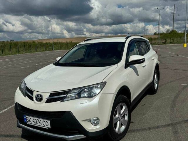 Белый Тойота РАВ 4, объемом двигателя 2.2 л и пробегом 141 тыс. км за 17000 $, фото 1 на Automoto.ua