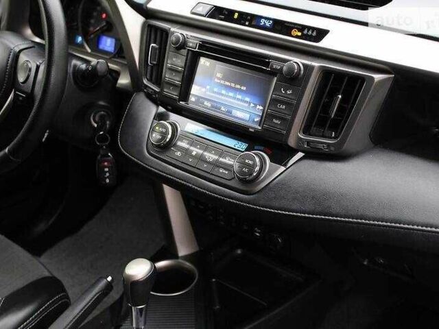 Белый Тойота РАВ 4, объемом двигателя 2.2 л и пробегом 141 тыс. км за 17000 $, фото 14 на Automoto.ua