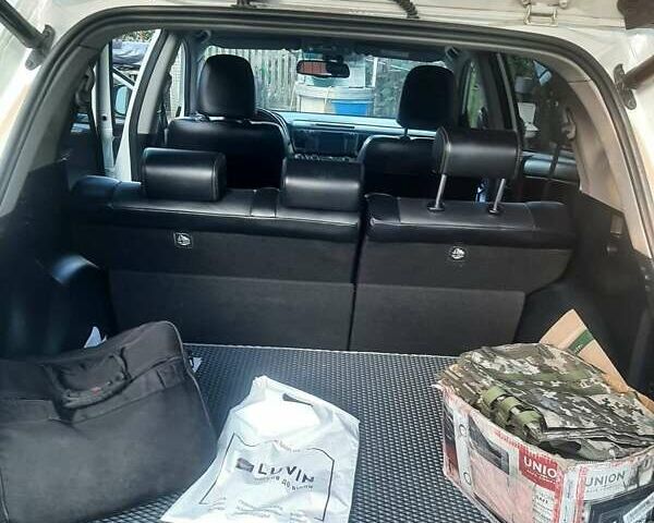 Білий Тойота РАВ 4, об'ємом двигуна 2.2 л та пробігом 235 тис. км за 17500 $, фото 10 на Automoto.ua