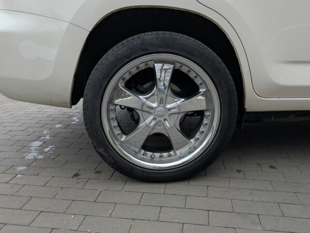 Белый Тойота РАВ 4, объемом двигателя 0 л и пробегом 130 тыс. км за 313 $, фото 7 на Automoto.ua