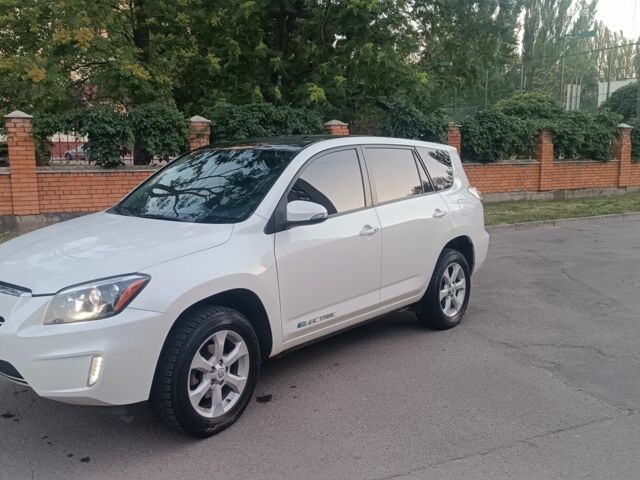 Белый Тойота РАВ 4, объемом двигателя 0 л и пробегом 190 тыс. км за 12000 $, фото 3 на Automoto.ua