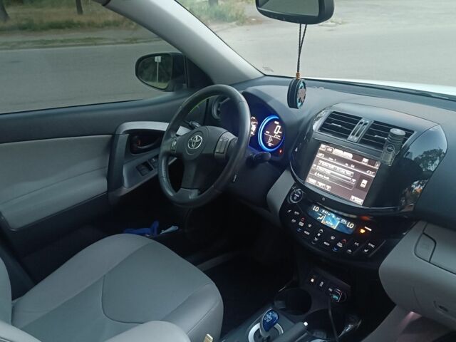 Белый Тойота РАВ 4, объемом двигателя 0 л и пробегом 190 тыс. км за 12000 $, фото 6 на Automoto.ua