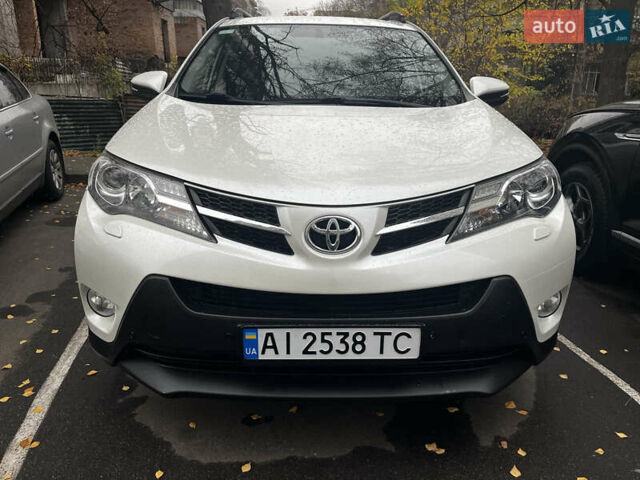 Белый Тойота РАВ 4, объемом двигателя 2.2 л и пробегом 151 тыс. км за 15800 $, фото 1 на Automoto.ua