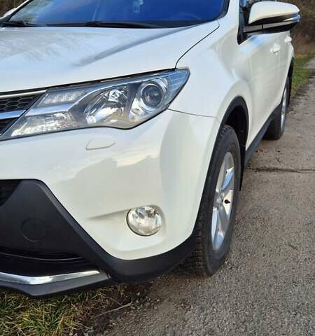 Белый Тойота РАВ 4, объемом двигателя 2.23 л и пробегом 126 тыс. км за 18500 $, фото 1 на Automoto.ua