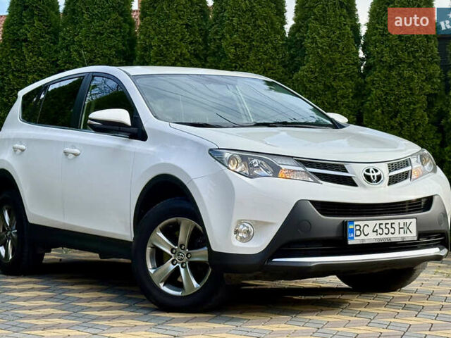 Белый Тойота РАВ 4, объемом двигателя 2 л и пробегом 216 тыс. км за 14999 $, фото 1 на Automoto.ua