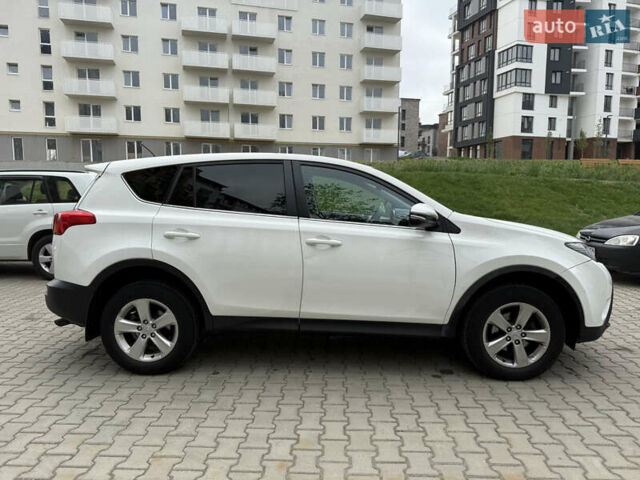 Белый Тойота РАВ 4, объемом двигателя 2.23 л и пробегом 238 тыс. км за 15000 $, фото 1 на Automoto.ua
