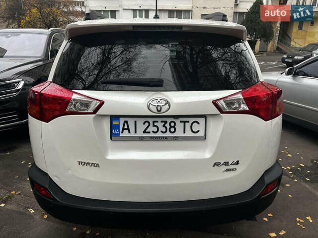 Белый Тойота РАВ 4, объемом двигателя 2.2 л и пробегом 151 тыс. км за 15800 $, фото 4 на Automoto.ua