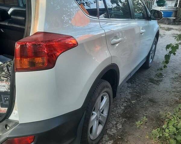 Білий Тойота РАВ 4, об'ємом двигуна 2.2 л та пробігом 235 тис. км за 17500 $, фото 9 на Automoto.ua