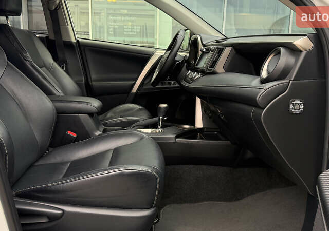 Белый Тойота РАВ 4, объемом двигателя 2.23 л и пробегом 188 тыс. км за 18900 $, фото 7 на Automoto.ua