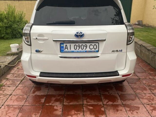 Белый Тойота РАВ 4, объемом двигателя 0 л и пробегом 179 тыс. км за 10950 $, фото 4 на Automoto.ua