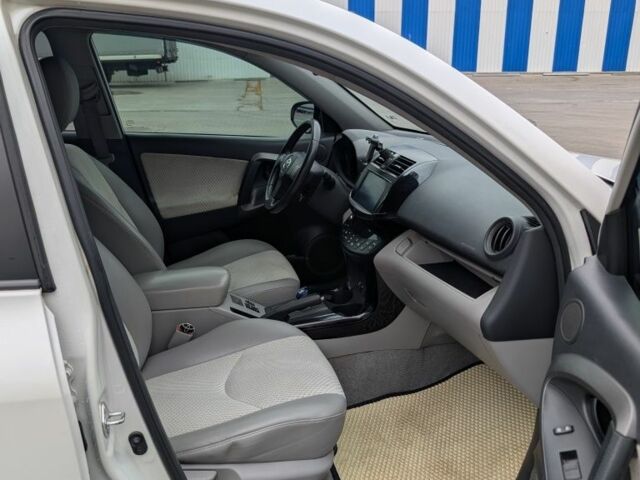 Белый Тойота РАВ 4, объемом двигателя 0 л и пробегом 130 тыс. км за 313 $, фото 9 на Automoto.ua