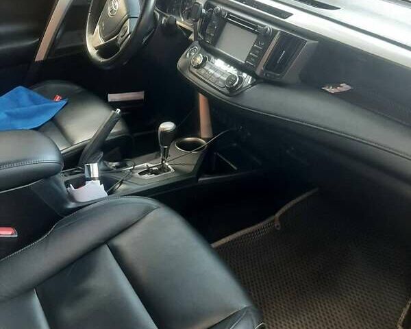 Білий Тойота РАВ 4, об'ємом двигуна 2.2 л та пробігом 235 тис. км за 17500 $, фото 1 на Automoto.ua