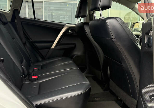 Белый Тойота РАВ 4, объемом двигателя 2.23 л и пробегом 188 тыс. км за 18900 $, фото 8 на Automoto.ua