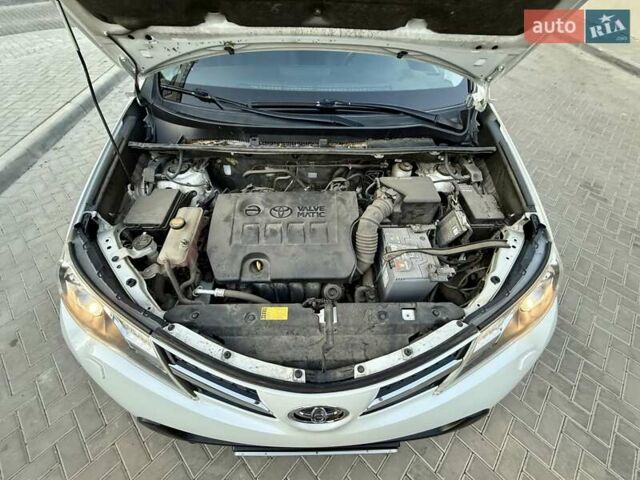 Білий Тойота РАВ 4, об'ємом двигуна 2 л та пробігом 116 тис. км за 15999 $, фото 67 на Automoto.ua