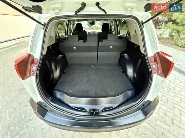 Білий Тойота РАВ 4, об'ємом двигуна 2 л та пробігом 116 тис. км за 15999 $, фото 69 на Automoto.ua