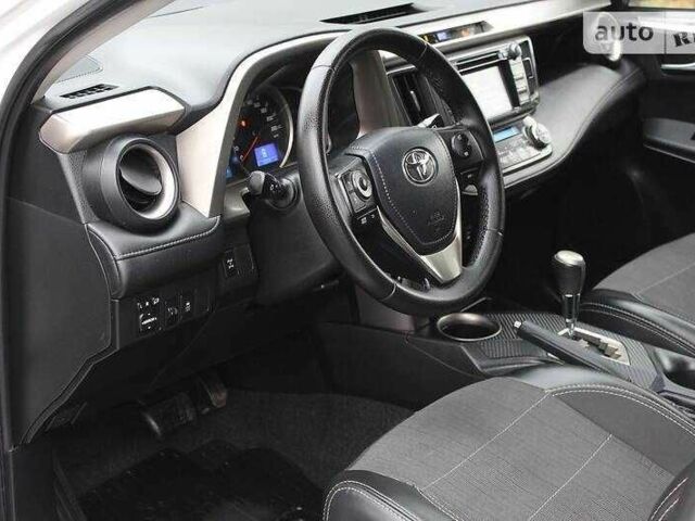 Белый Тойота РАВ 4, объемом двигателя 2.2 л и пробегом 141 тыс. км за 17000 $, фото 13 на Automoto.ua