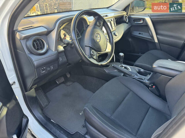 Білий Тойота РАВ 4, об'ємом двигуна 2.2 л та пробігом 215 тис. км за 15800 $, фото 6 на Automoto.ua