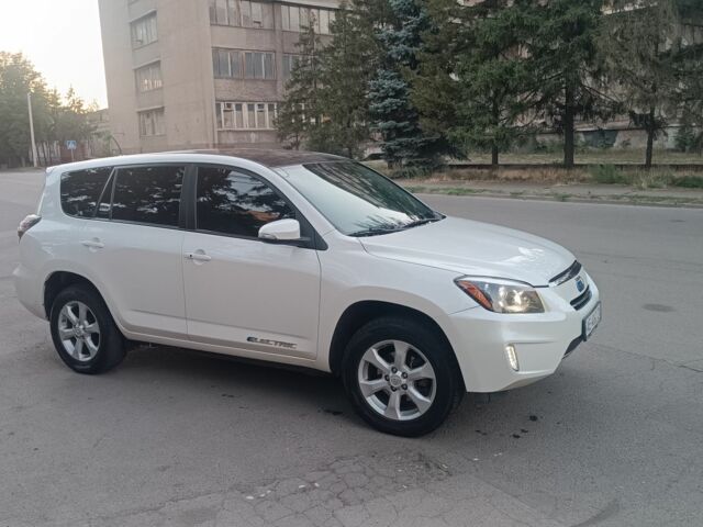 Белый Тойота РАВ 4, объемом двигателя 0 л и пробегом 190 тыс. км за 12000 $, фото 2 на Automoto.ua