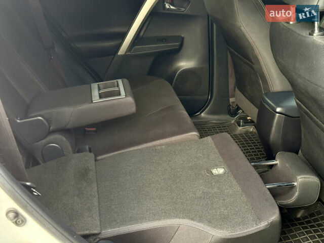 Белый Тойота РАВ 4, объемом двигателя 2 л и пробегом 216 тыс. км за 14999 $, фото 22 на Automoto.ua