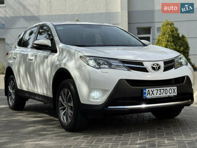 Білий Тойота РАВ 4, об'ємом двигуна 2.23 л та пробігом 129 тис. км за 18999 $, фото 12 на Automoto.ua