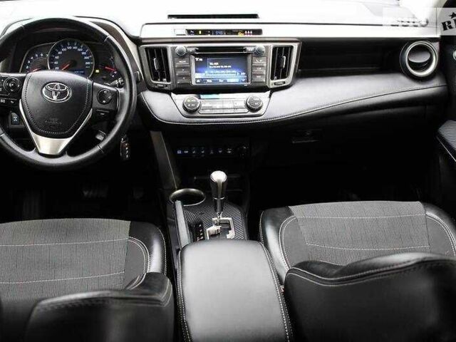 Белый Тойота РАВ 4, объемом двигателя 2.2 л и пробегом 141 тыс. км за 17000 $, фото 12 на Automoto.ua