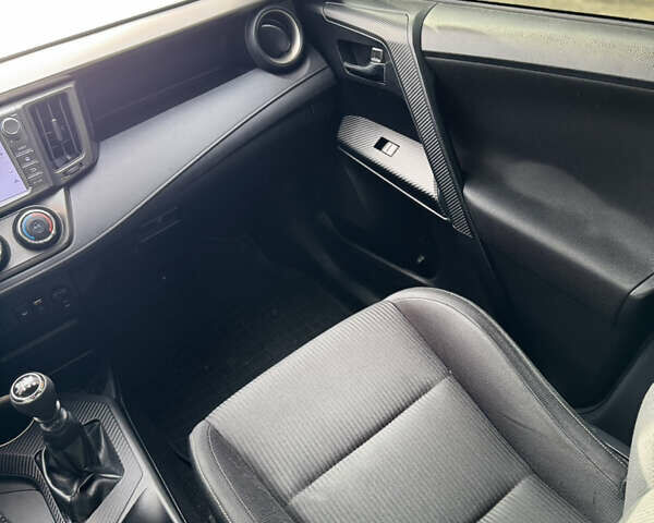 Белый Тойота РАВ 4, объемом двигателя 1.99 л и пробегом 181 тыс. км за 15700 $, фото 11 на Automoto.ua