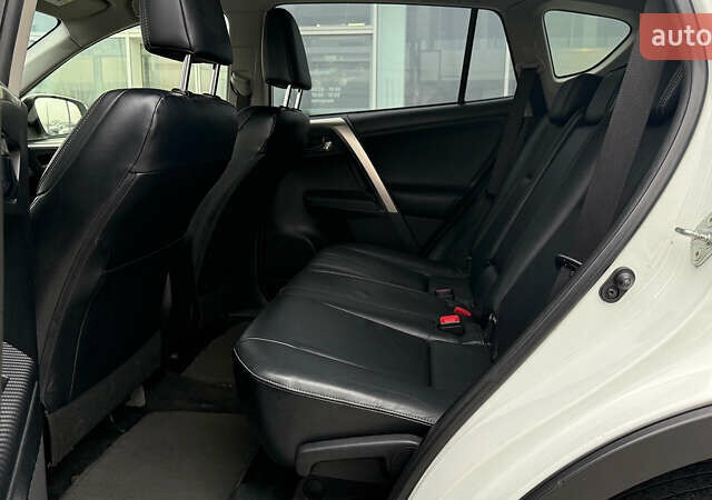 Белый Тойота РАВ 4, объемом двигателя 2.23 л и пробегом 188 тыс. км за 18900 $, фото 12 на Automoto.ua