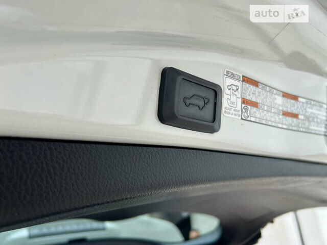 Белый Тойота РАВ 4, объемом двигателя 2.49 л и пробегом 130 тыс. км за 18000 $, фото 41 на Automoto.ua