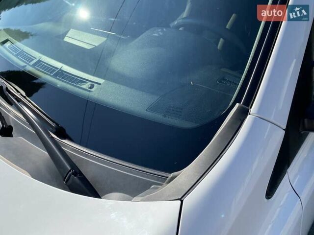 Білий Тойота РАВ 4, об'ємом двигуна 2 л та пробігом 200 тис. км за 16600 $, фото 14 на Automoto.ua