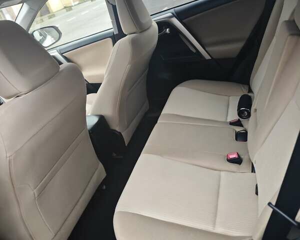 Белый Тойота РАВ 4, объемом двигателя 2.5 л и пробегом 165 тыс. км за 16500 $, фото 8 на Automoto.ua