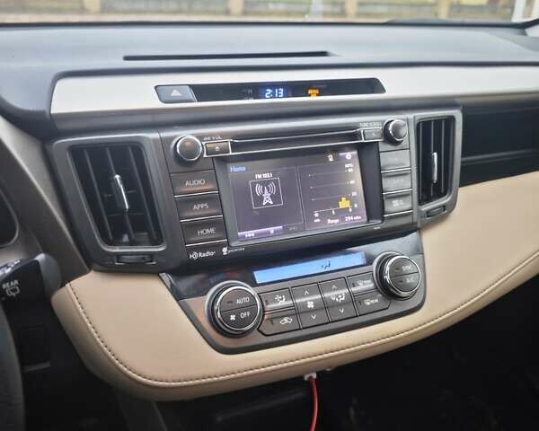 Белый Тойота РАВ 4, объемом двигателя 2.5 л и пробегом 165 тыс. км за 16500 $, фото 7 на Automoto.ua