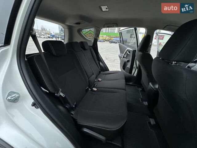 Белый Тойота РАВ 4, объемом двигателя 2.23 л и пробегом 150 тыс. км за 16500 $, фото 4 на Automoto.ua