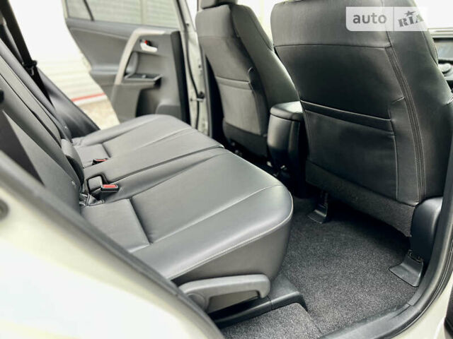 Белый Тойота РАВ 4, объемом двигателя 2.49 л и пробегом 130 тыс. км за 18000 $, фото 36 на Automoto.ua