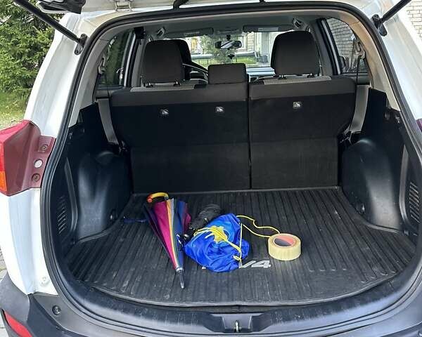 Тойота РАВ 4 2015 у Первомайськ на Automoto.ua Білий Тойота РАВ 4, об'ємом двигуна 2.49 л та пробігом 160 тис. км за 15500 $, фото 4 на Automoto.ua