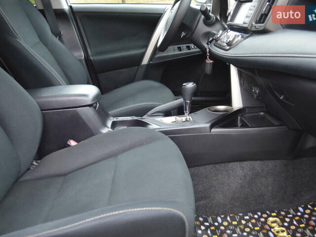 Белый Тойота РАВ 4, объемом двигателя 2.49 л и пробегом 70 тыс. км за 17500 $, фото 32 на Automoto.ua