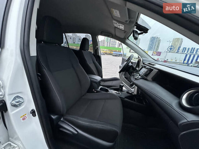 Белый Тойота РАВ 4, объемом двигателя 2.23 л и пробегом 150 тыс. км за 16500 $, фото 41 на Automoto.ua