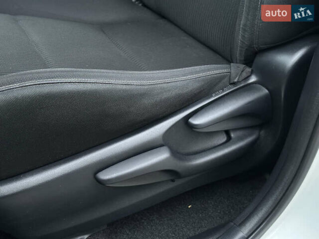 Белый Тойота РАВ 4, объемом двигателя 2.23 л и пробегом 150 тыс. км за 16500 $, фото 51 на Automoto.ua