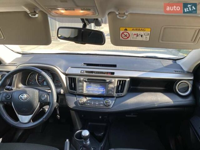 Білий Тойота РАВ 4, об'ємом двигуна 2 л та пробігом 200 тис. км за 16600 $, фото 34 на Automoto.ua