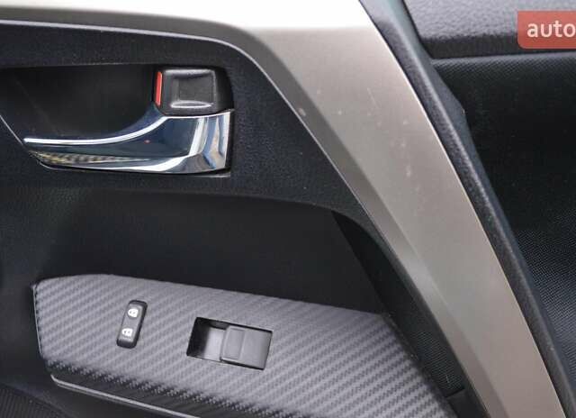 Белый Тойота РАВ 4, объемом двигателя 2.49 л и пробегом 70 тыс. км за 17500 $, фото 31 на Automoto.ua