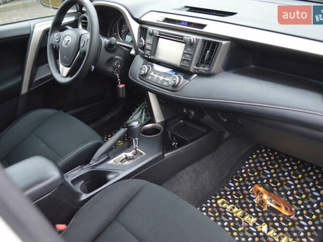 Белый Тойота РАВ 4, объемом двигателя 2.49 л и пробегом 70 тыс. км за 17500 $, фото 30 на Automoto.ua